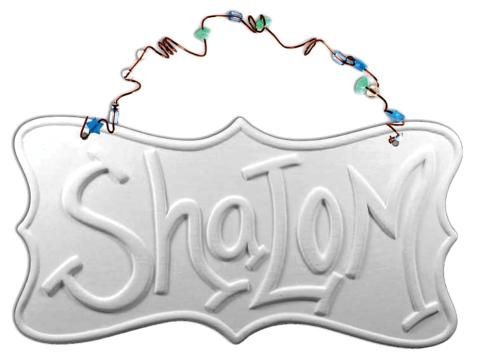 Image of the craft featuring a white sign that says Shalom and a hanging wire with beads. 